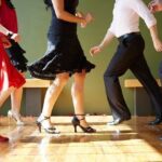 Salsa: Aprende y baila con pasión en los mejores lugares de clases