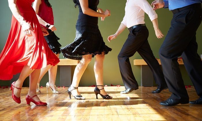 Salsa: Aprende y baila con pasión en los mejores lugares de clases