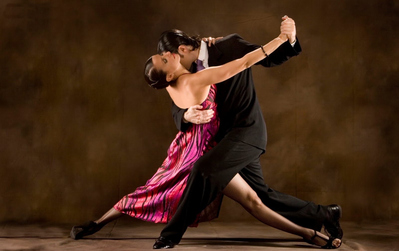 Descubre el cautivador Tango: tradición y pasión en cada nota