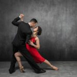 Domina el Tango con nuestros secretos: Mejora tu estilo y fluidez en la pista de baile. ¡Deslumbra en cada paso!