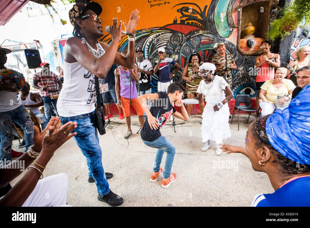 Previene lesiones y disfruta la rumba afrocubana: Aprende a bailar sin riesgos